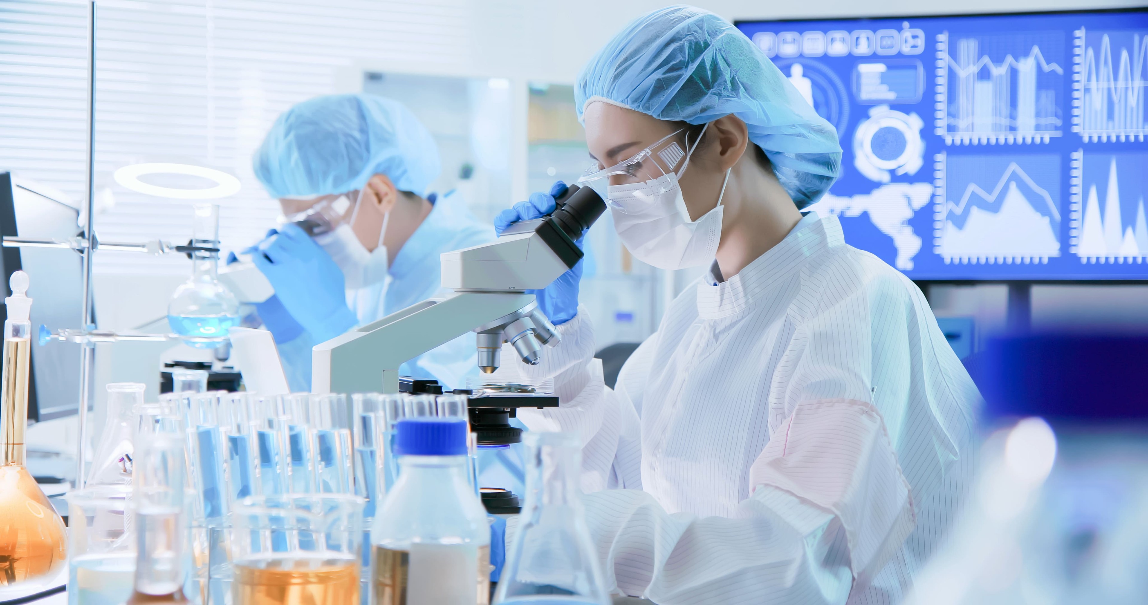 Erfolgreiche Labware Reporting Migration: 22x schnellere Report-Ladezeiten (von 42s auf 1,9s), verdoppelte Datenverknüpfung. Pharma-BI Migration mit Kanban-Budgetplanung, CI/CD (GitHub & Jira) und Confluence Dokumentation. Power BI Migration mit ABIS und DBI Analytics.